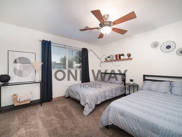 8702 E Sheridan St — Photo 7