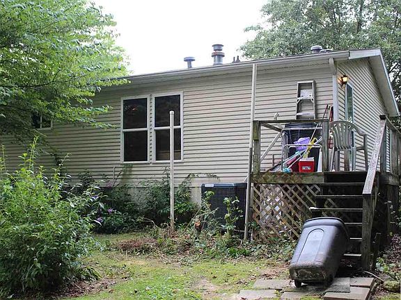 4th image of 215 Jarvis St