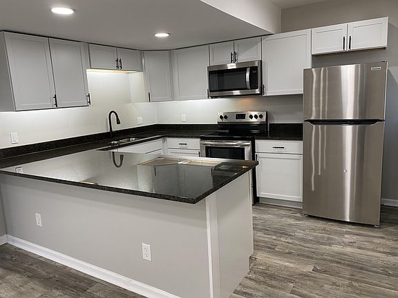 2nd image of 608-608 E Glendale Blvd #1