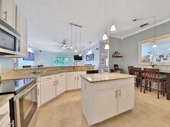 5th image of 12644 Willow Springs Ct