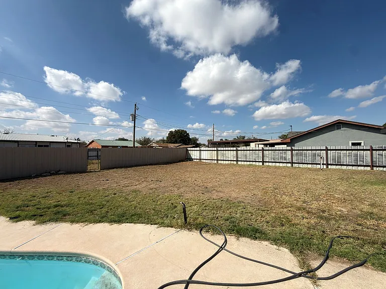 1805 S Bryan Ave — Photo 19