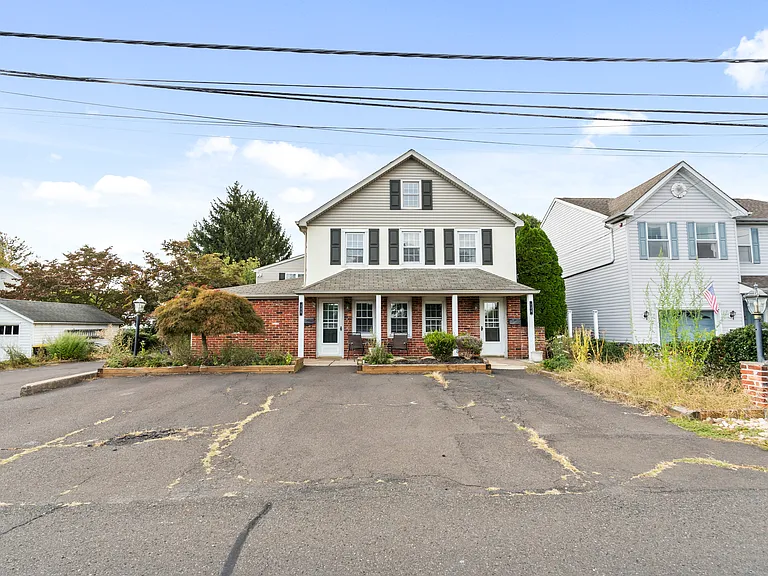 128 S Elm Ave #A — Photo 1