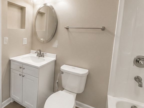 5th image of 811 Russell Blvd #1F