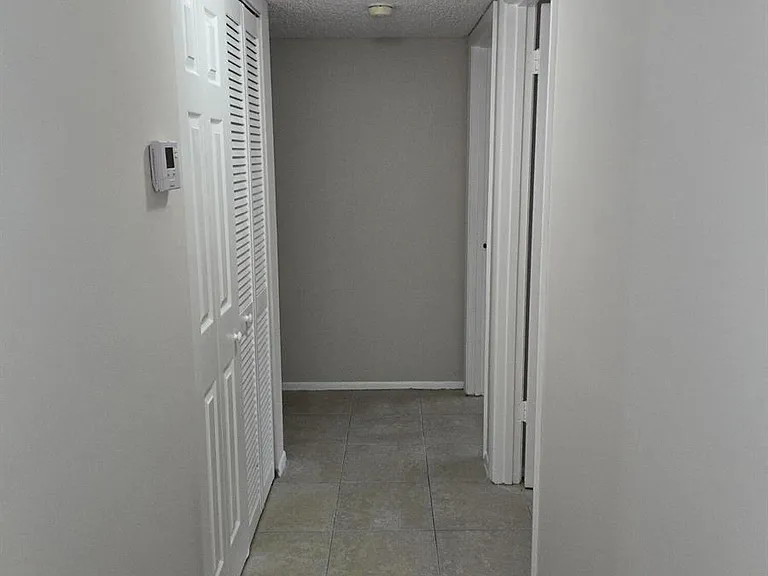 1141 Lake Victoria Dr #H — Photo 11