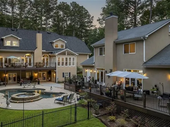 2010 Stonehedge Rd, Roswell, GA 30075