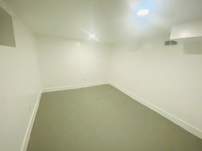 1511 Tauromee Ave — Photo 18