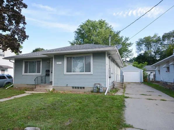 1013 9th St NE, Rochester, MN 55906