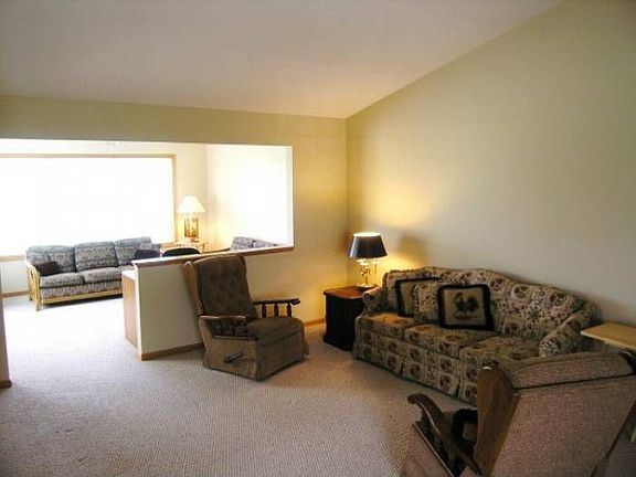 Living Room/Sun Room