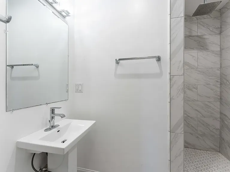731 W Ohio St #1 — Photo 4
