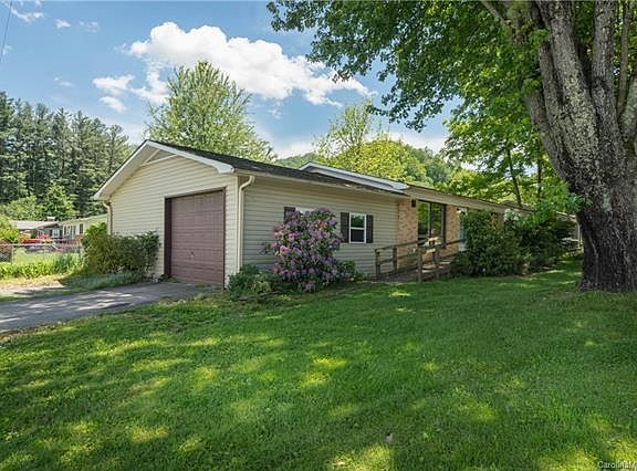 3rd image of 14 Skyview Dr