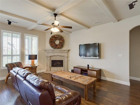 2nd image of 1521 Golf Club Dr