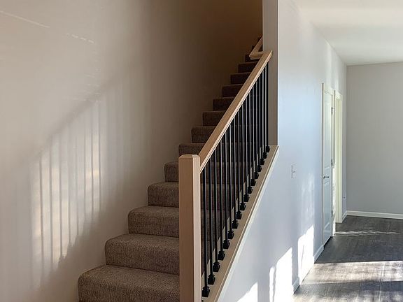 4th image of 7122 N Greenwich Ave #11