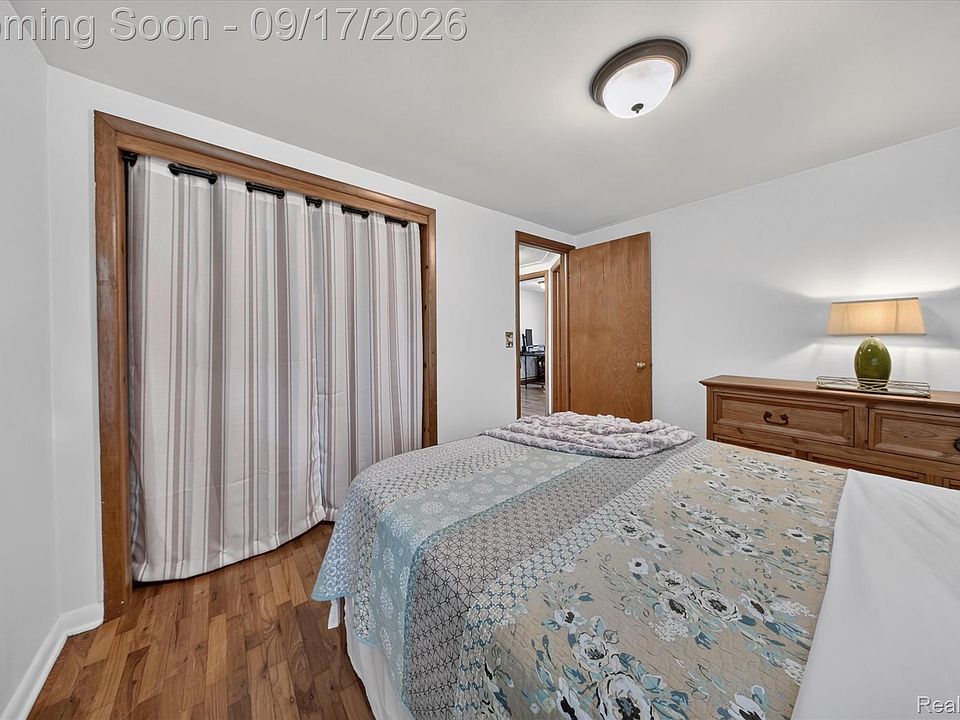 807 S Oak St, photo 28