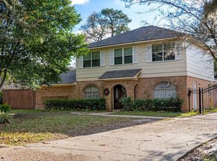 618 Brook Hollow Dr, Conroe, TX 77385
