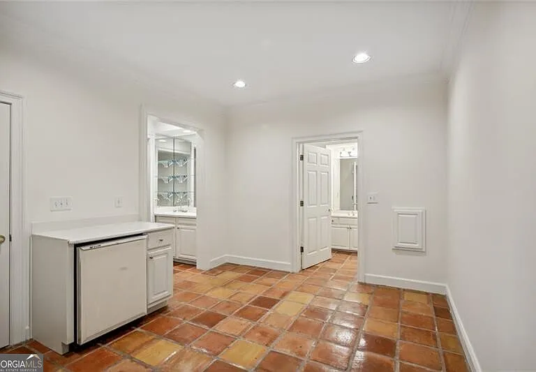 2770 Carmon On Wesley NW — Photo 29