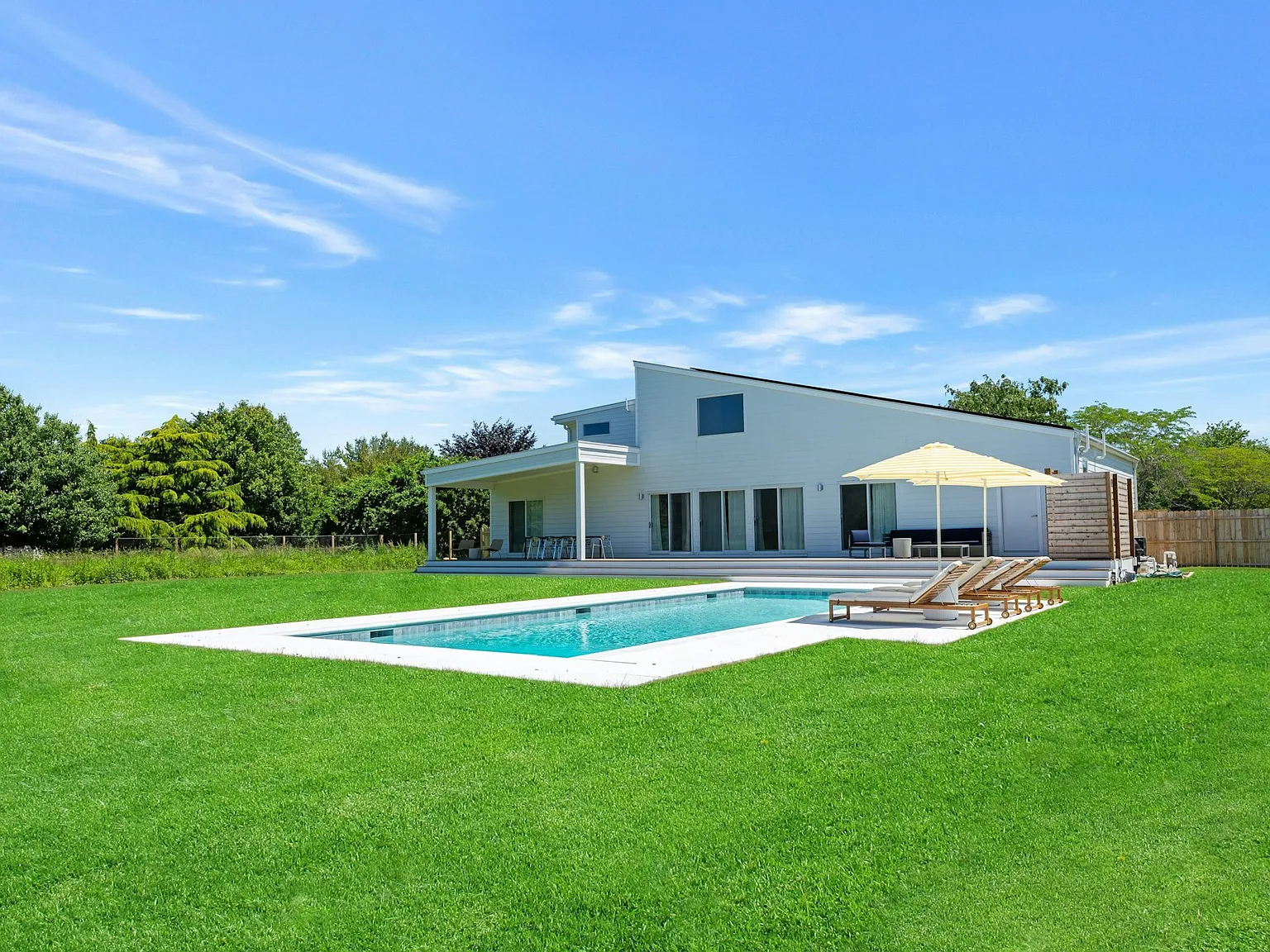 Modern New Construction with Gunite Heated Saltwater Pool — Photo 2