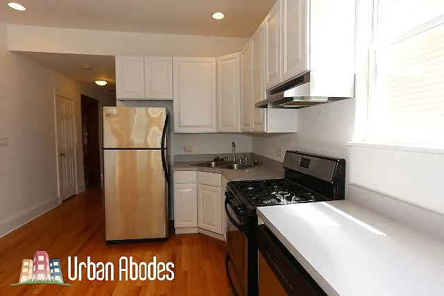 2 bed, 900 sqft, $2,450 — Photo 3