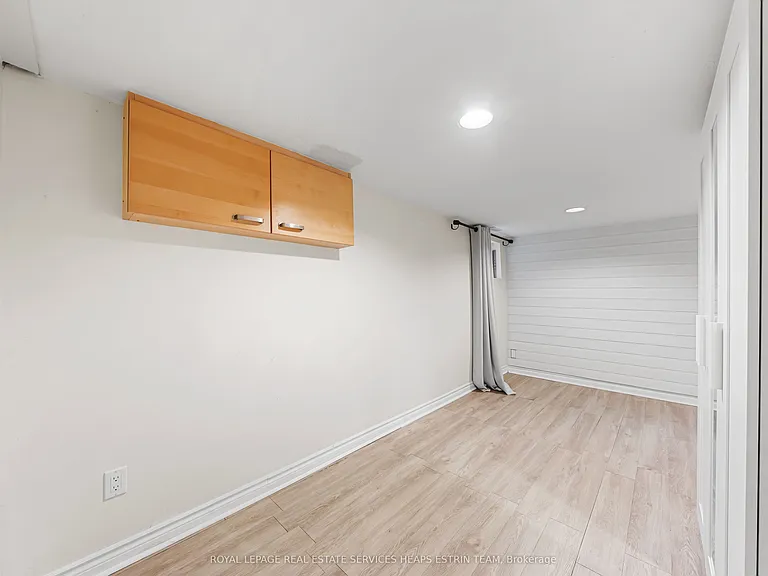 624 Pape Ave — Photo 28