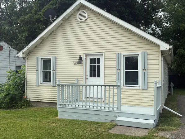 2194 E Bristol Rd, Burton, MI 48529