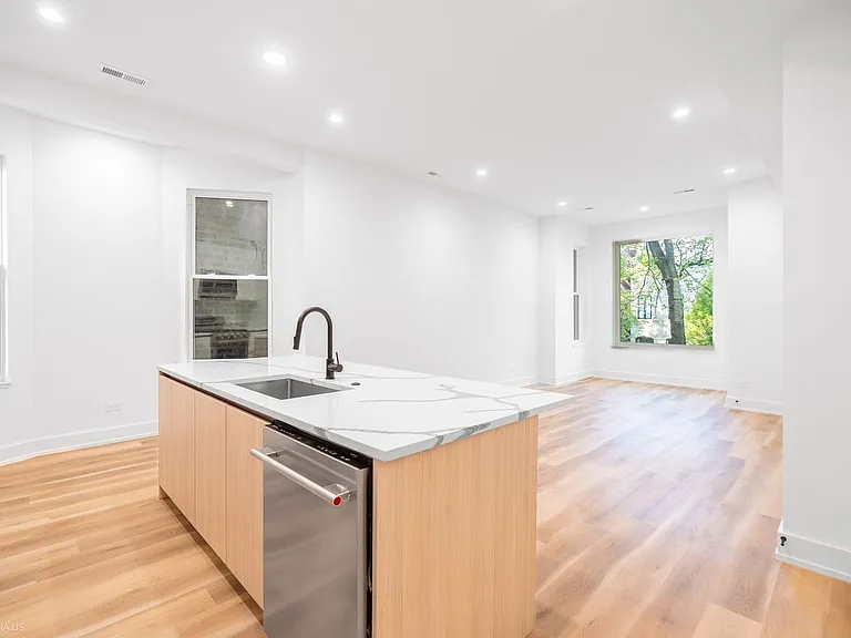 2113 N Kenmore Ave #1 — Photo 9