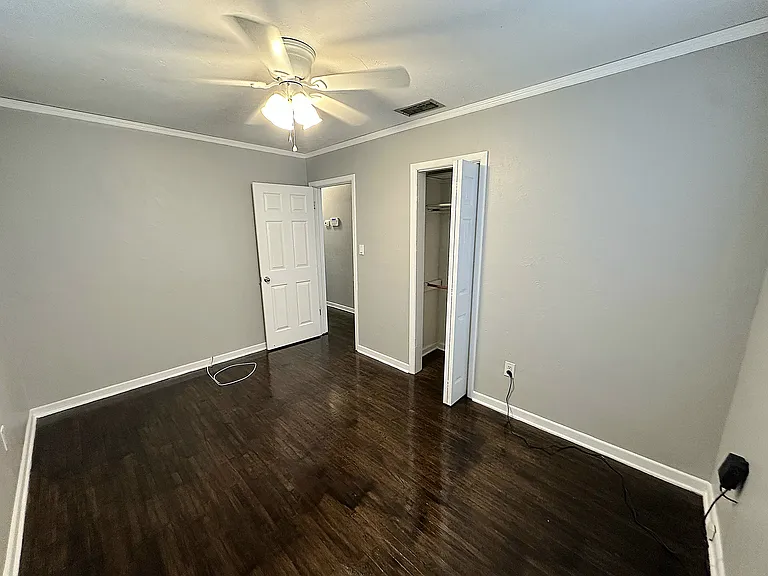 332 Bay St — Photo 23
