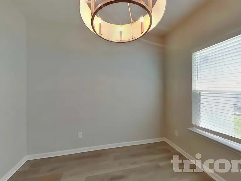 403 Riverwood Ct — Photo 3