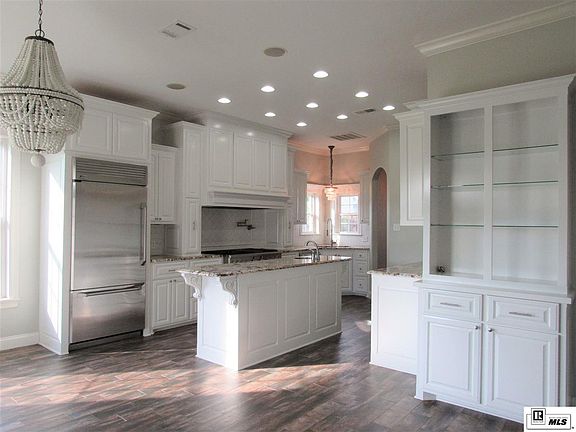 3rd image of 200 Maison Dr #4