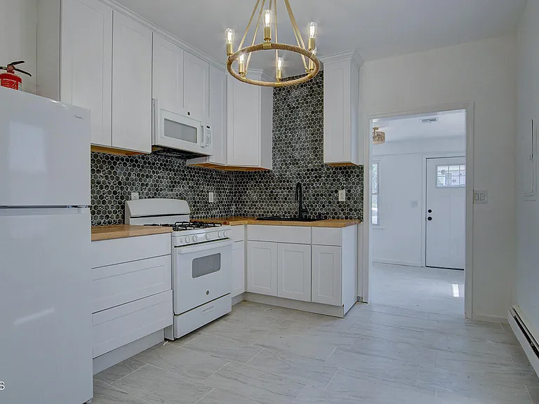 19 Bayview Ave #A — Photo 12