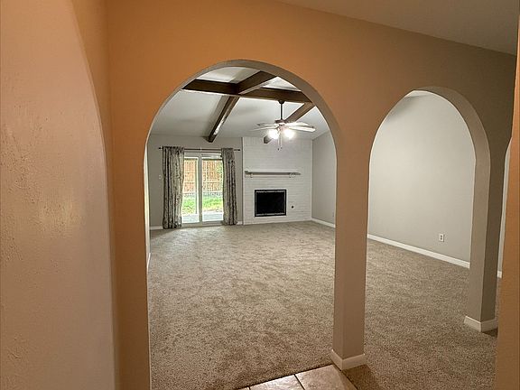 3rd image of 1606 Sylvan Dr