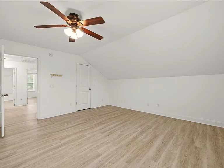 102 Old Mill Rd — Photo 9