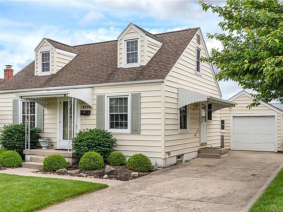 3rd image of 4246 Woodbine Ave