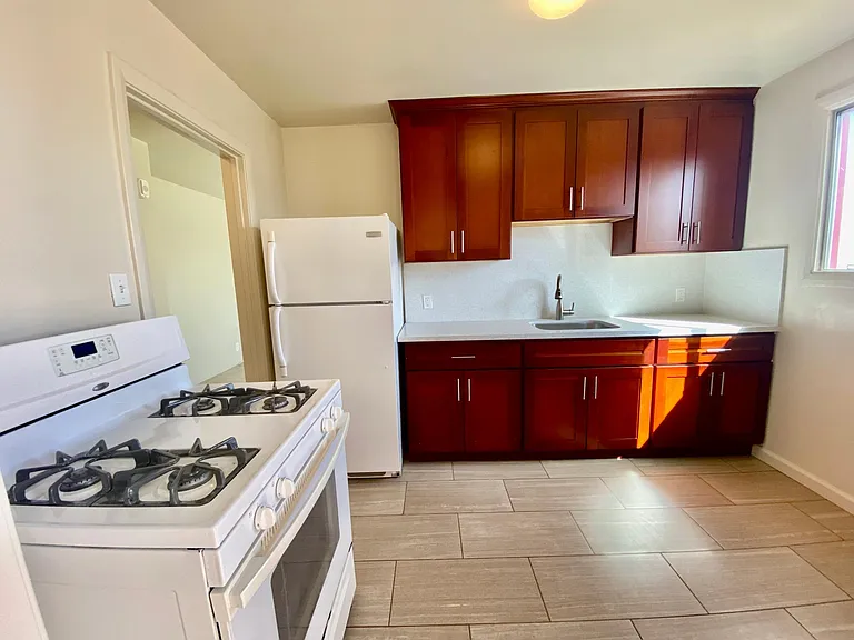 50 Lupine Ave #8 — Photo 4