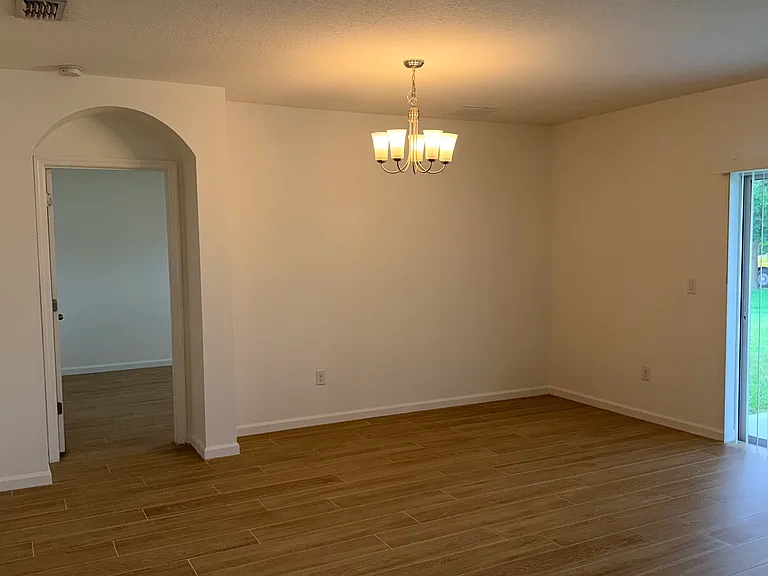 1522 Lexington Sq SW — Photo 6