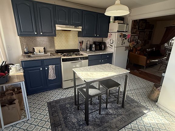 5th image of 65 Waverly Ave #3