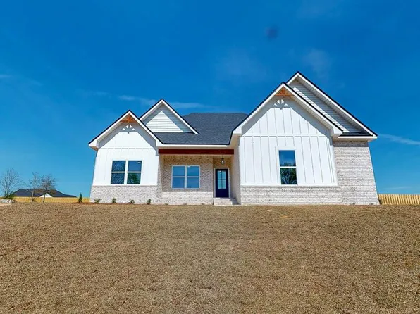 112 Weeping Willow Trl, Headland, AL 36345