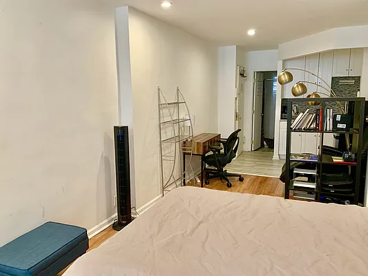 Rented by Compass | media 23