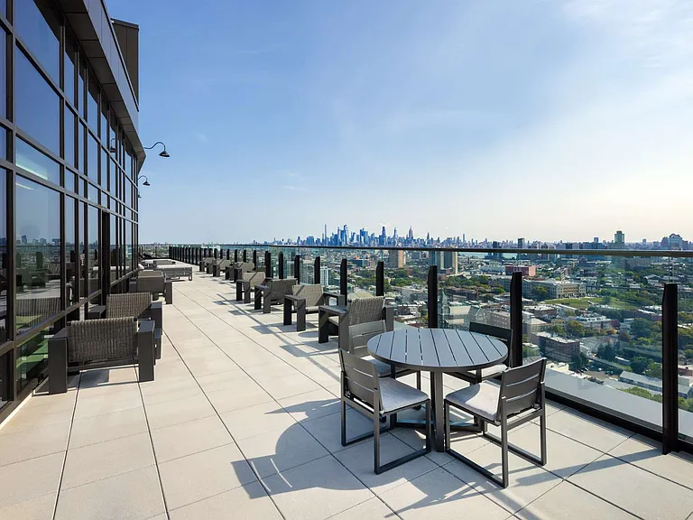 425 Summit Ave — Photo 43