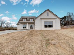 62 Lucia Ln, Maumelle, AR 72113