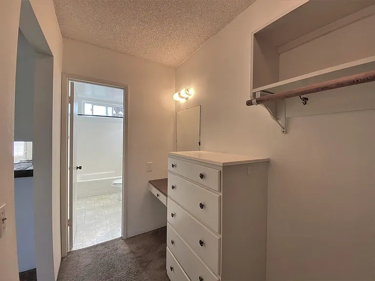 911 Thomas Ave #7 — Photo 8