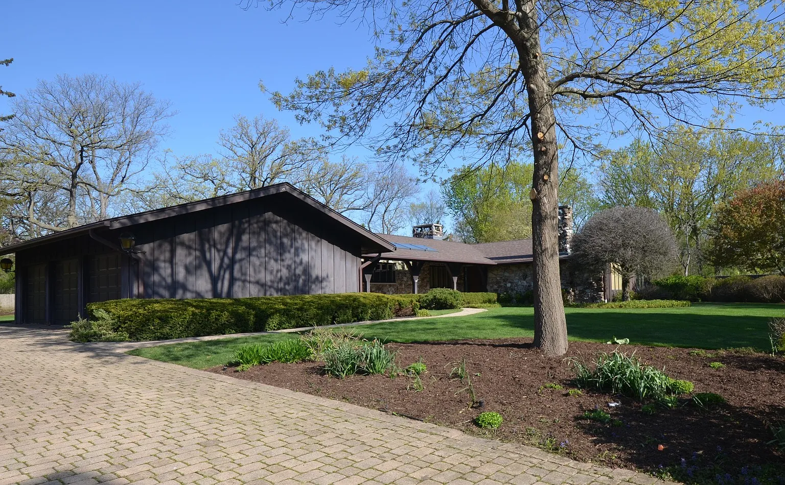 260 Sussex Ln photo 1