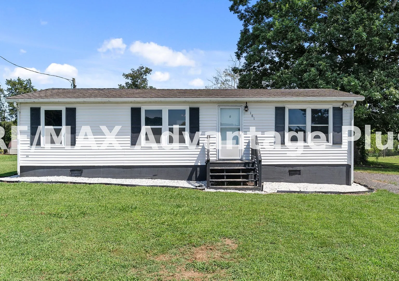 Charming 3-Bedroom Home with Private Setting and Nice Yard — Photo 1