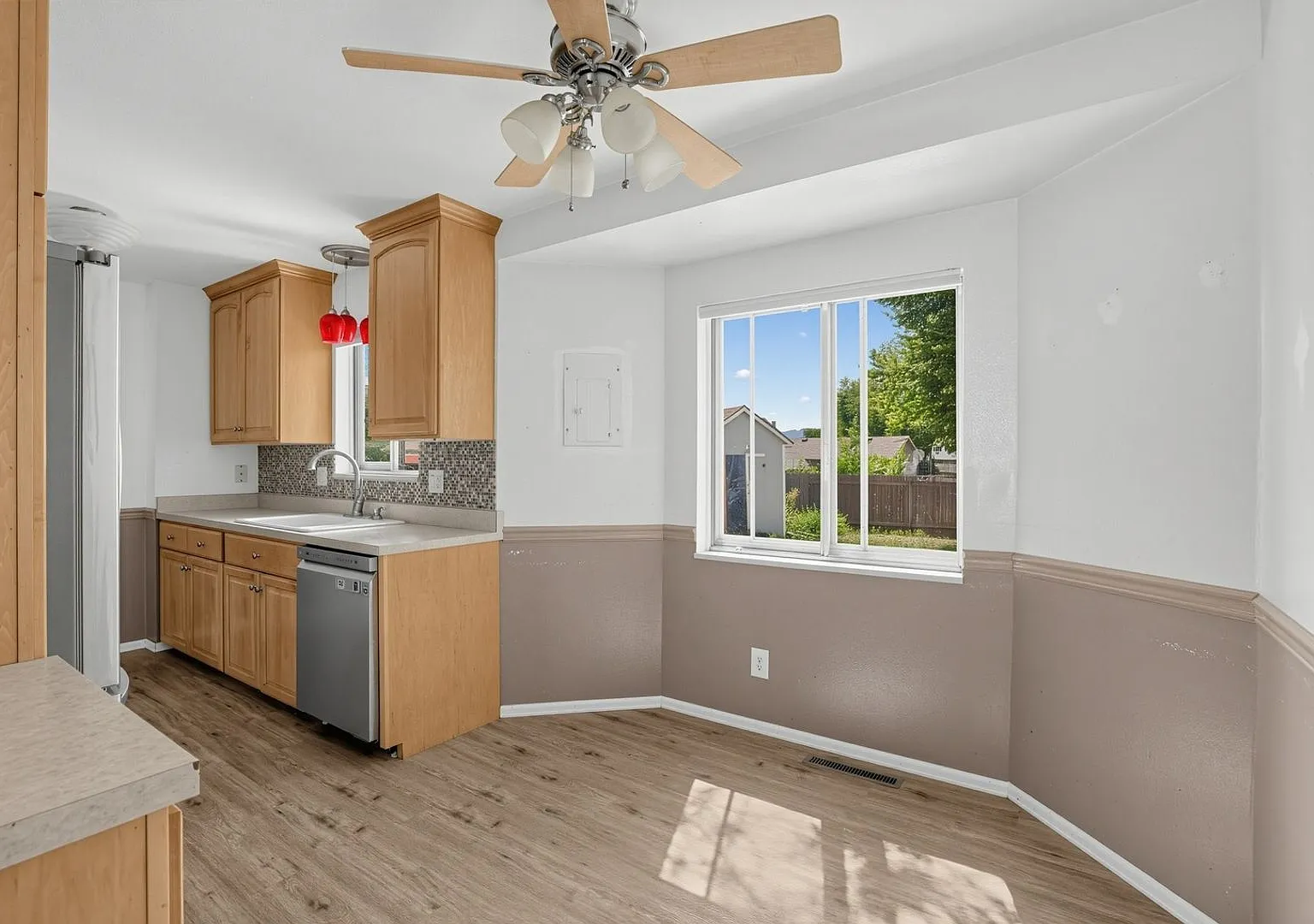 Spacious 4BR House in Colorado Springs — Photo 4