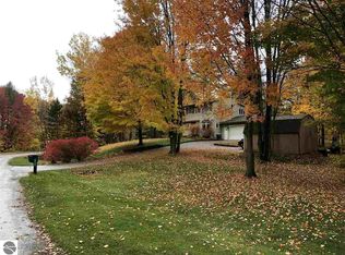 3182 Hunters Ridge Dr, Traverse City, MI 49685