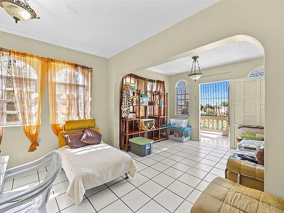 5th image of 303 Calle Blvd