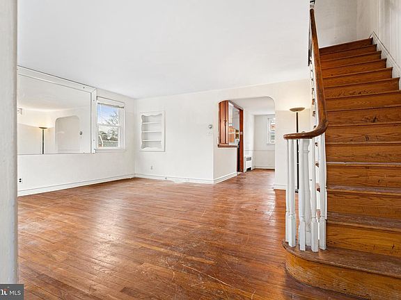 3rd image of 4931 Woodcrest Ave