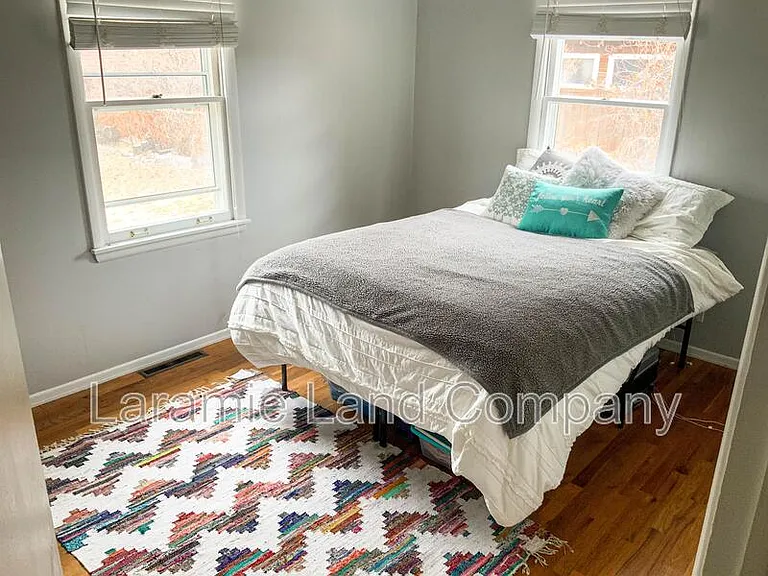 1011 W Curtis St — Photo 5
