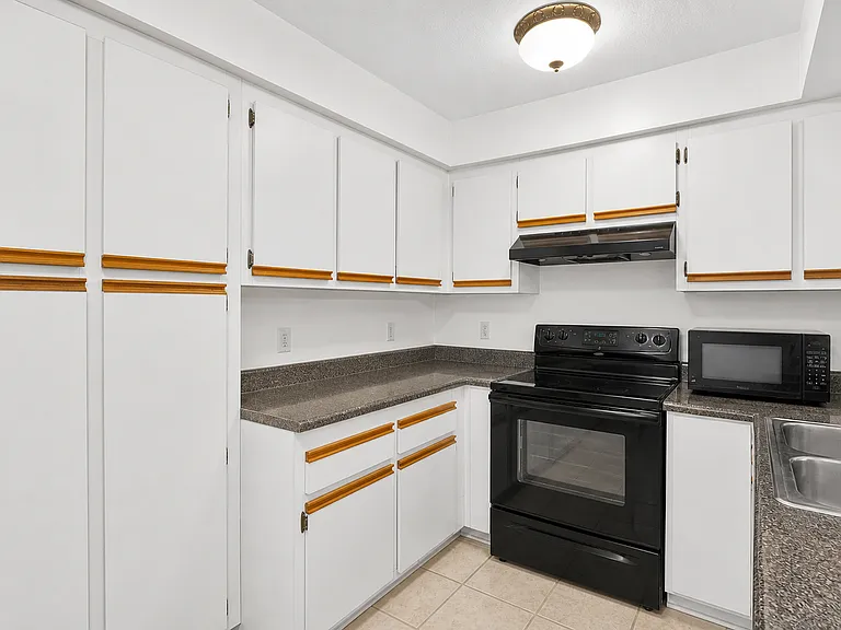 2593 S Park Ave — Photo 9
