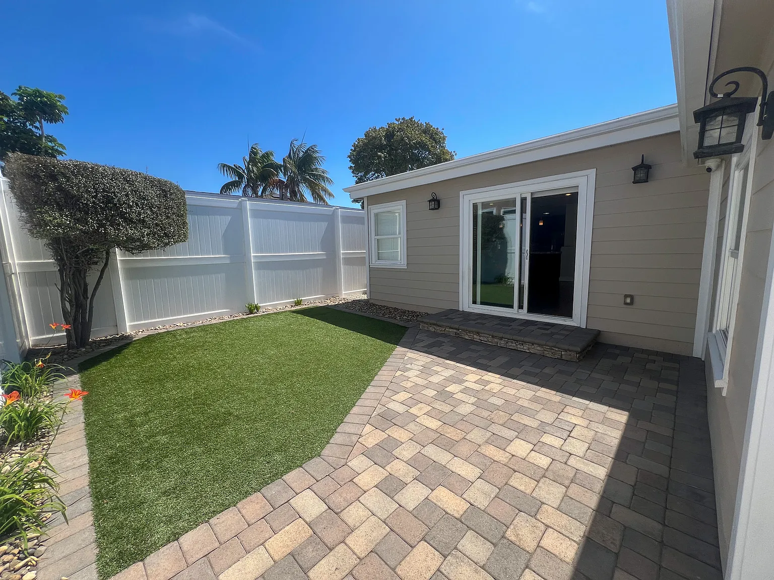 1708 Chatsworth Boulevard - 1 — Photo 2