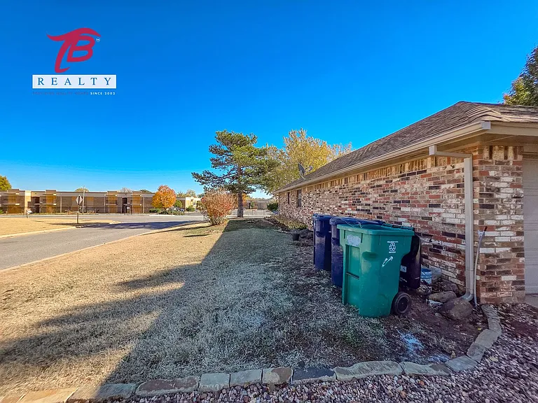 6811 Lyrewood Ln — Photo 4