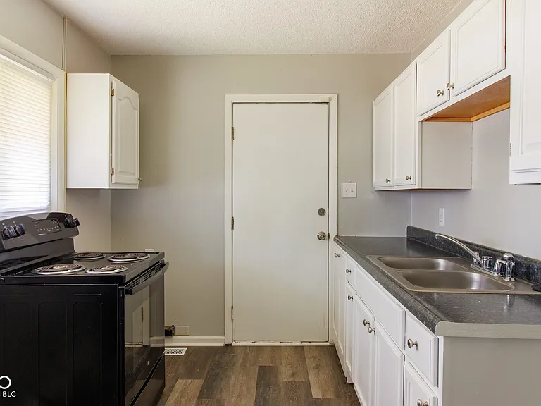 2517 Villa Ave — Photo 4